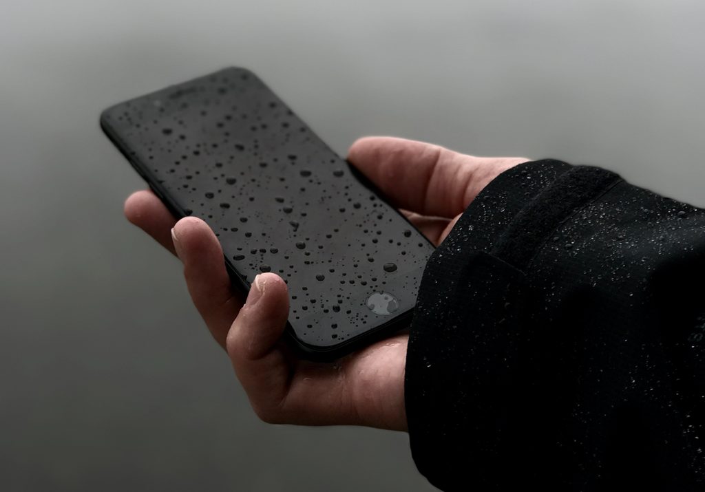 IS-iphone-Water-Raindrops